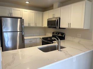 Juanita Ridge E, Kirkland, WA 98034