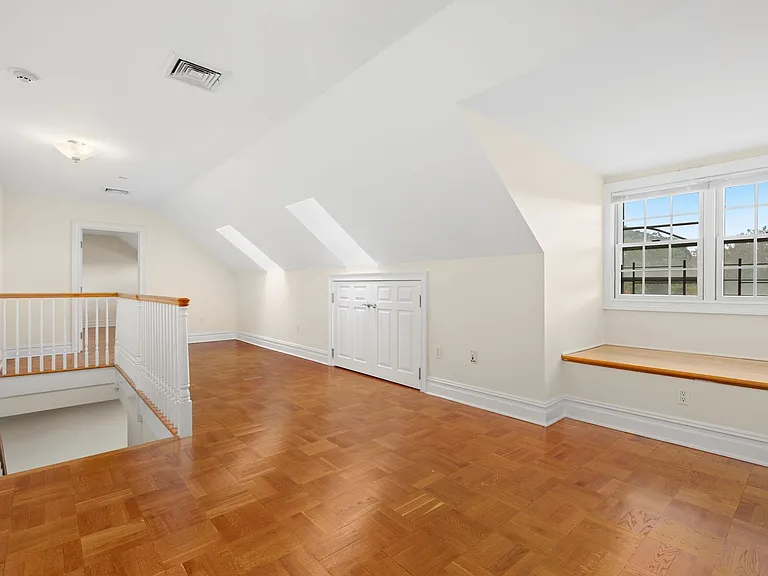 Scarsdale Commons — Photo 50