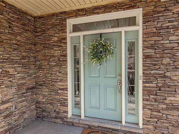 4th image of 7 Divot Ldg