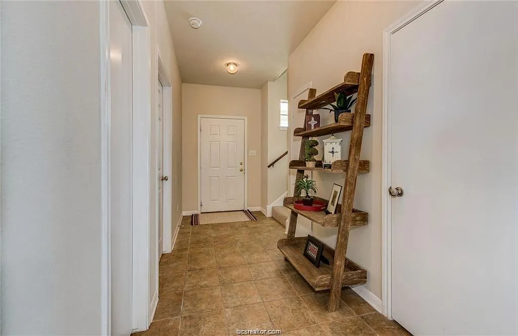 Building Photo - 4107 McFarland Dr