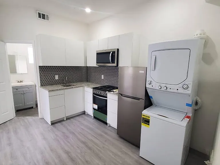 734 SW 4th St — Photo 12