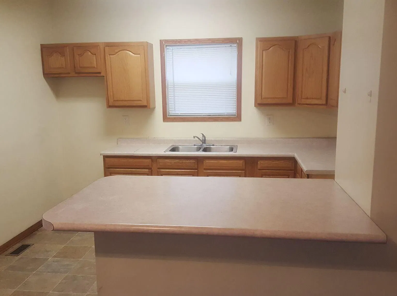 3 bed, 1248 sqft, $1,650 — Photo 3