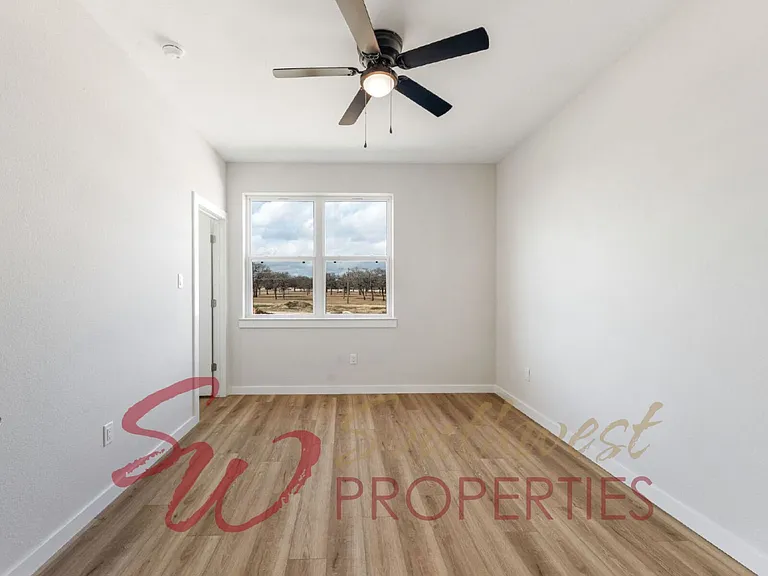 556 Galt Dr — Photo 10