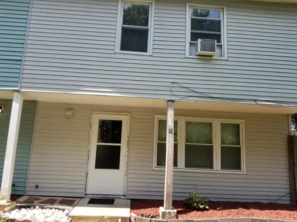 16 Locust Ct, Sicklerville, NJ 08081