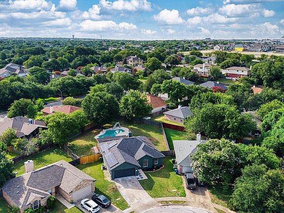 3rd image of 613 Sweetgum Ln