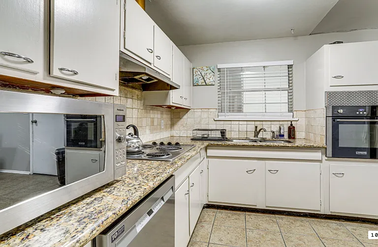 9223 Kingcrest Pkwy — Photo 10