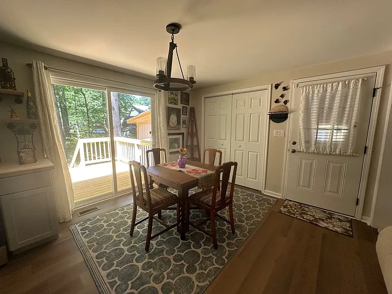 111 Cheshire Dr — Photo 6