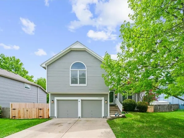 17287 W 157th St, Olathe, KS 66062