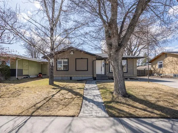 6031 N Lacombe Way SW, Calgary, AB T3E 5T4