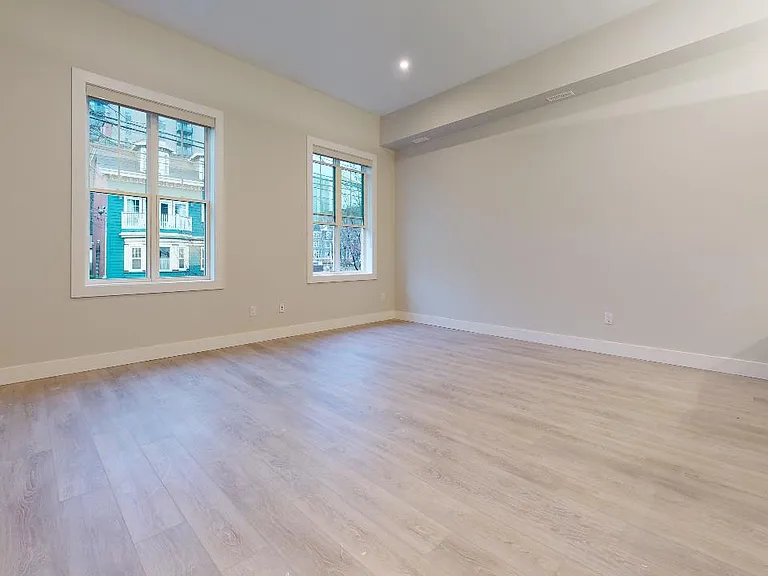 5726 Inglis St — Photo 11