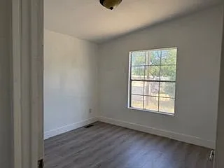 20221 Telford Ave — Photo 10