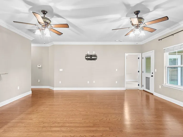 302 Palm Blvd N — Photo 11