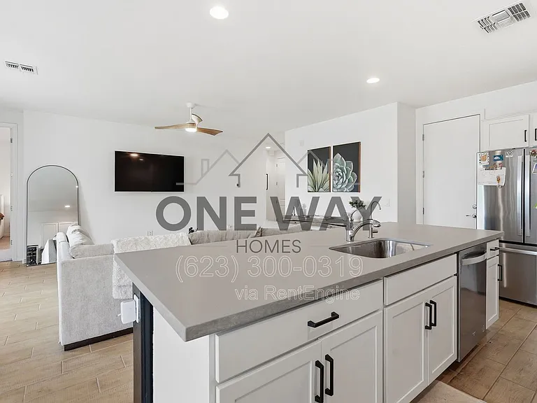11253 E Ulysses Ave — Photo 12