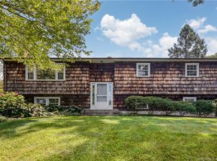 1 Warwick Ter, Waterford, CT 06385