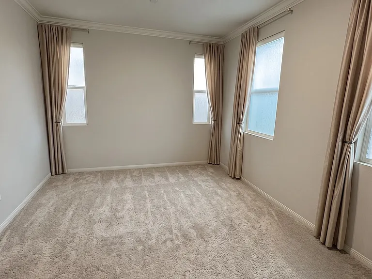 211 N Vincent Ave — Photo 6