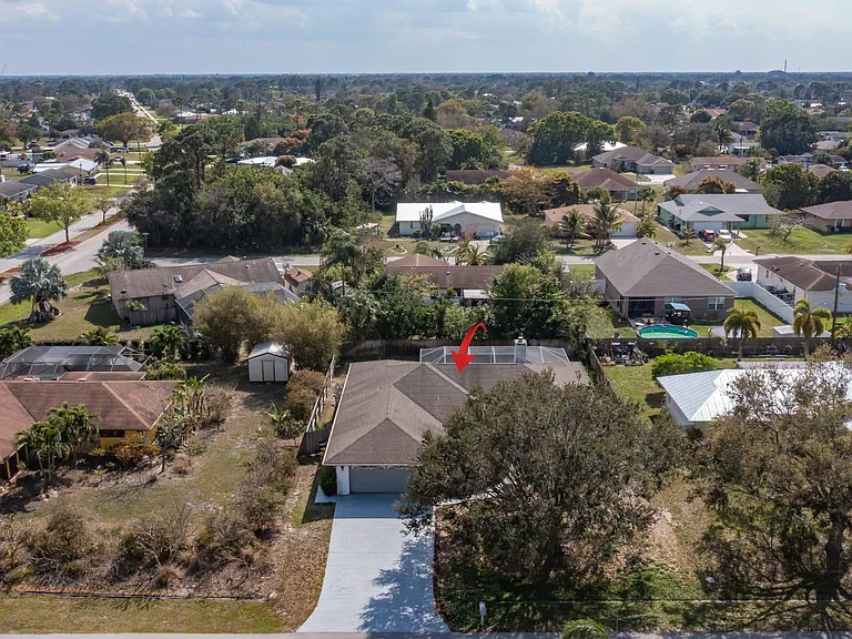 242 SE Duval Ave — Photo 10