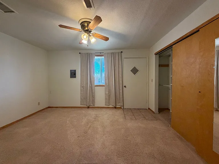 301 E Wildy St — Photo 11