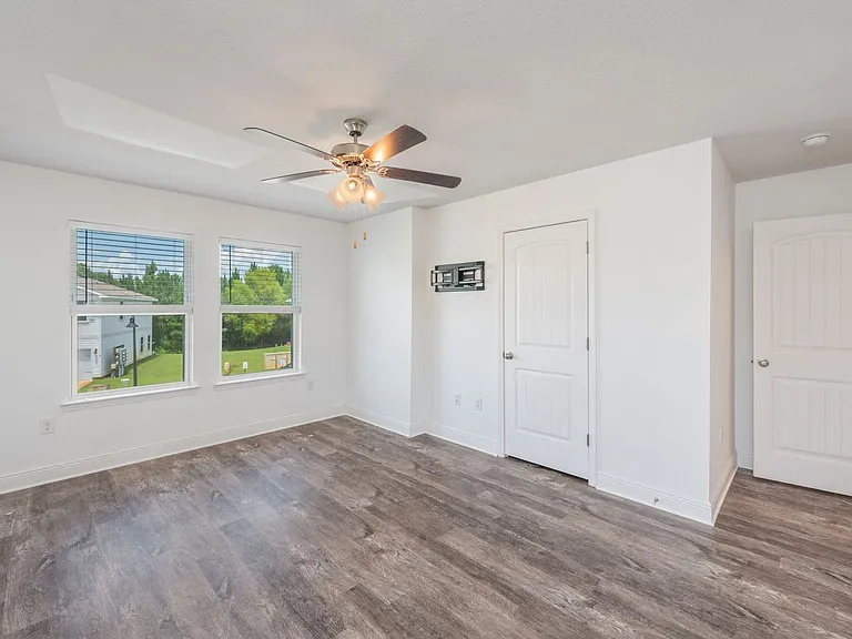 146 Crossing Lane F Santa — Photo 17