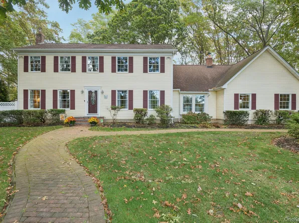 17 Sunwood Drive, Miller Place, NY 11764