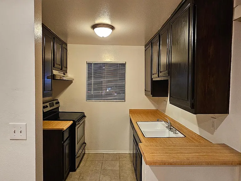 7139 Hazeltine Ave — Photo 4