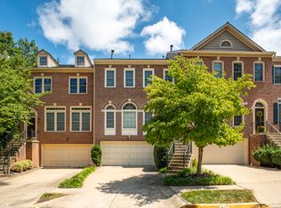 10186 Castlewood Ln, Oakton, VA 22124