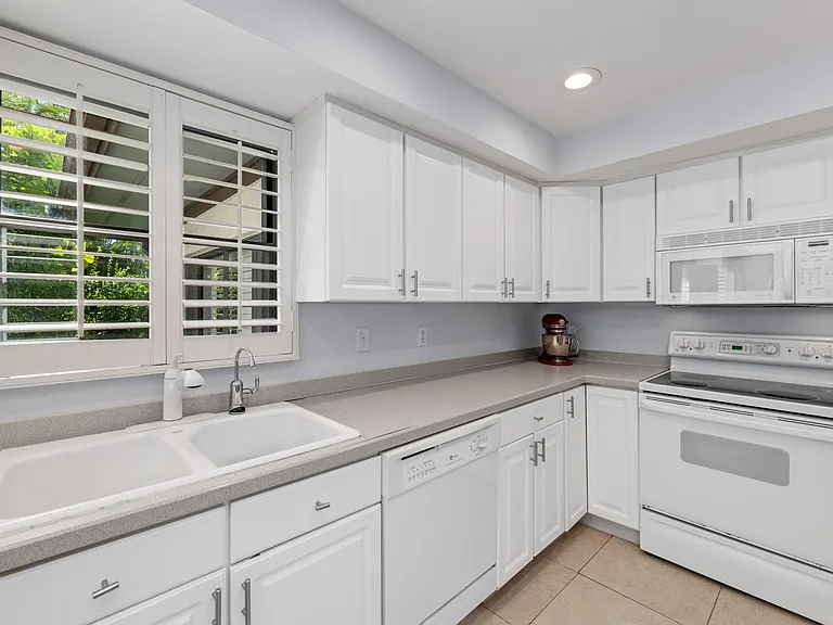 13362 Polo Rd W #B102 — Photo 5
