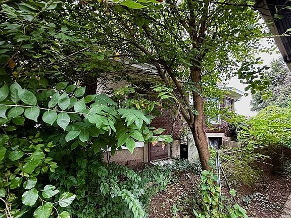 5th image of 3318 Gamble Ave