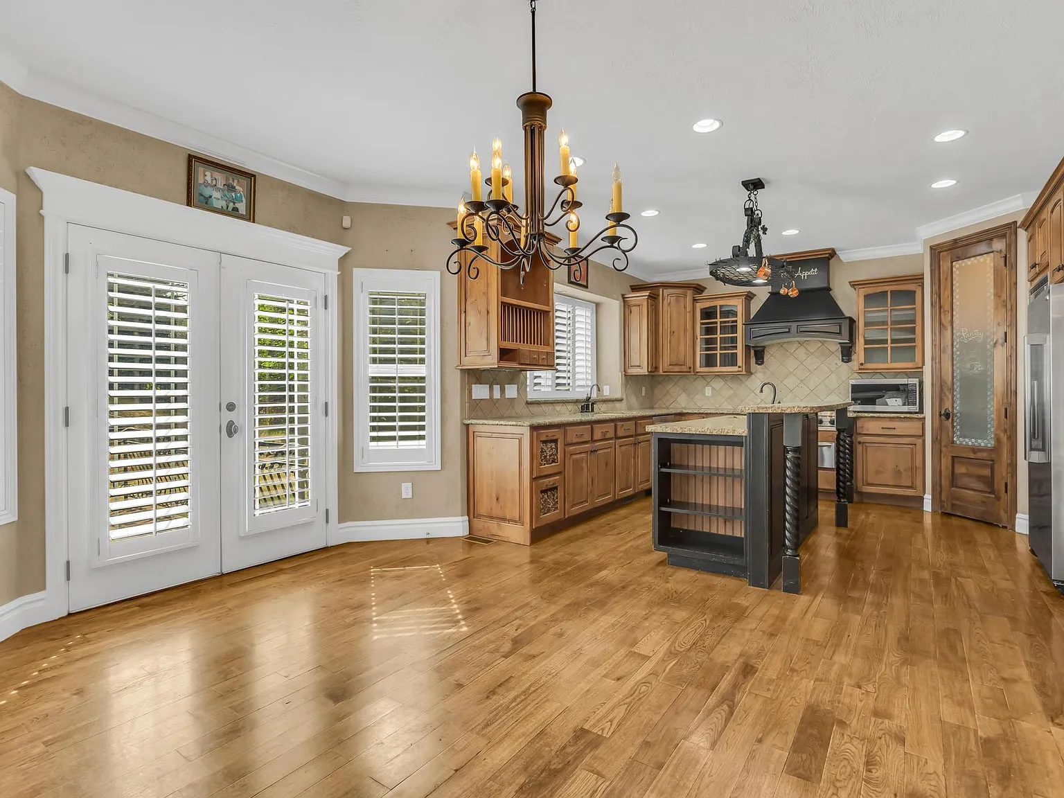 5 bed, 3.5 bath, 4500 sqft, $4,500 — Photo 4