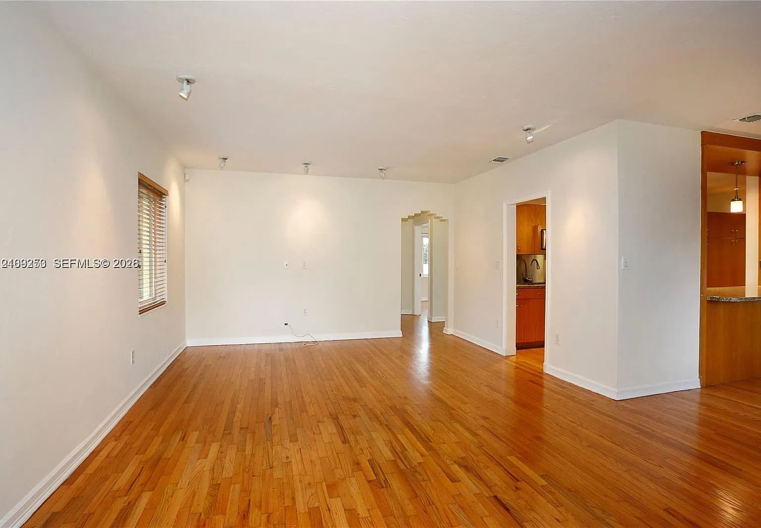 Coral Estates — Photo 4