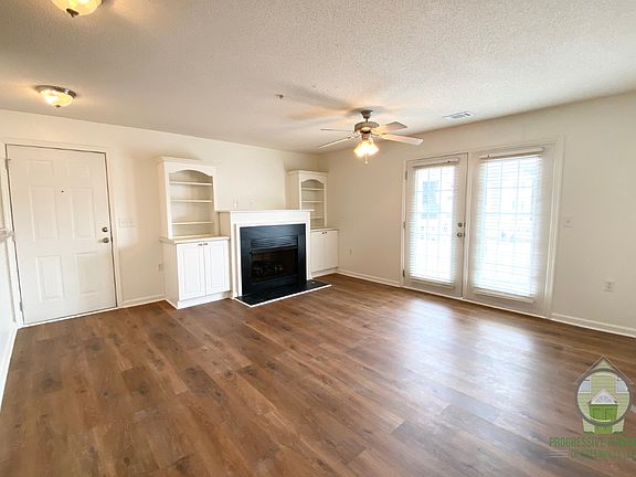 2nd image of 122 McKenna Cir