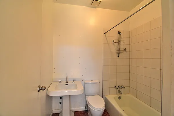 Rented by Hagstrom Management Inc | media 59