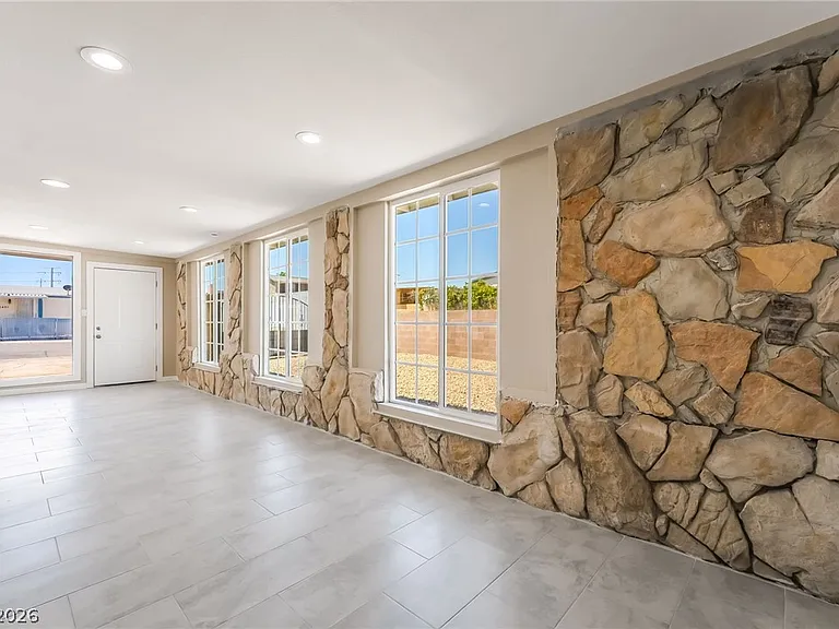 5402 Tahoe Dr — Photo 14