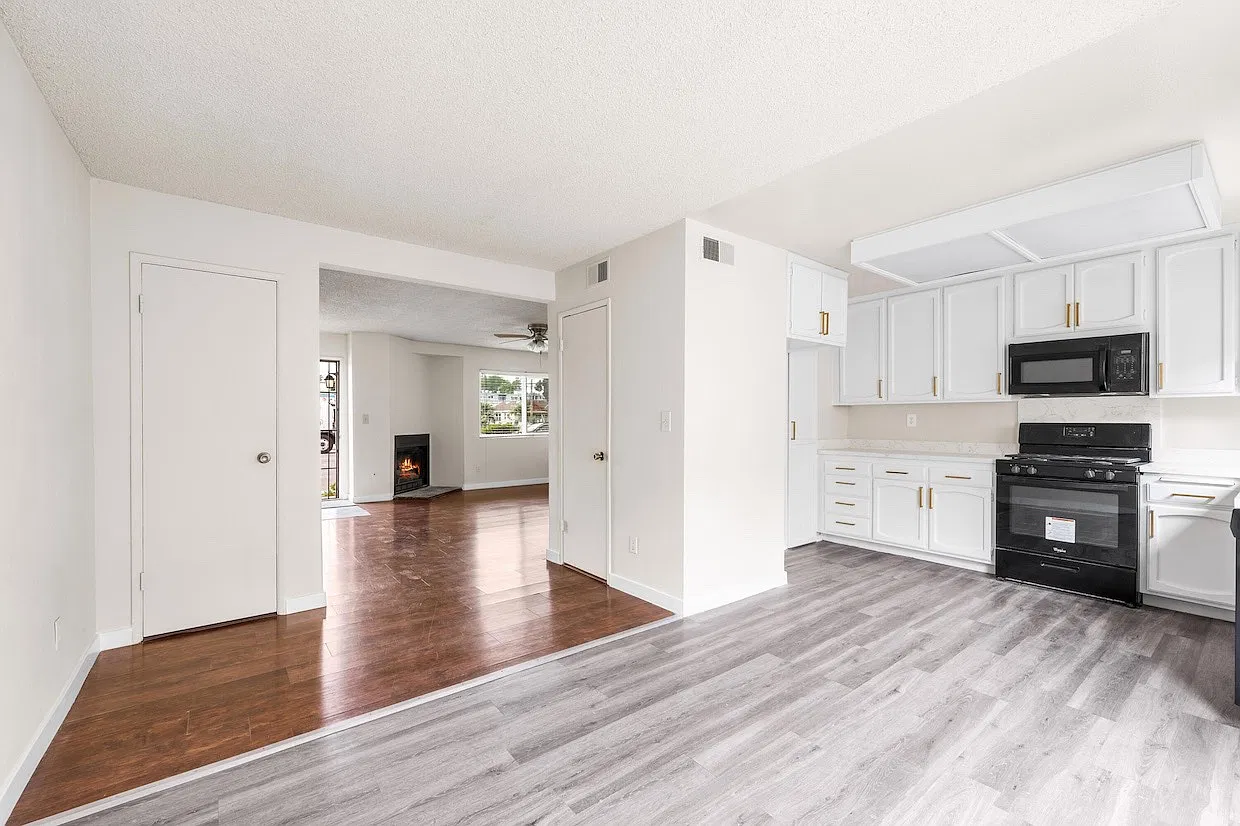 3 bed, 1287 sqft, $3,545 — Photo 4