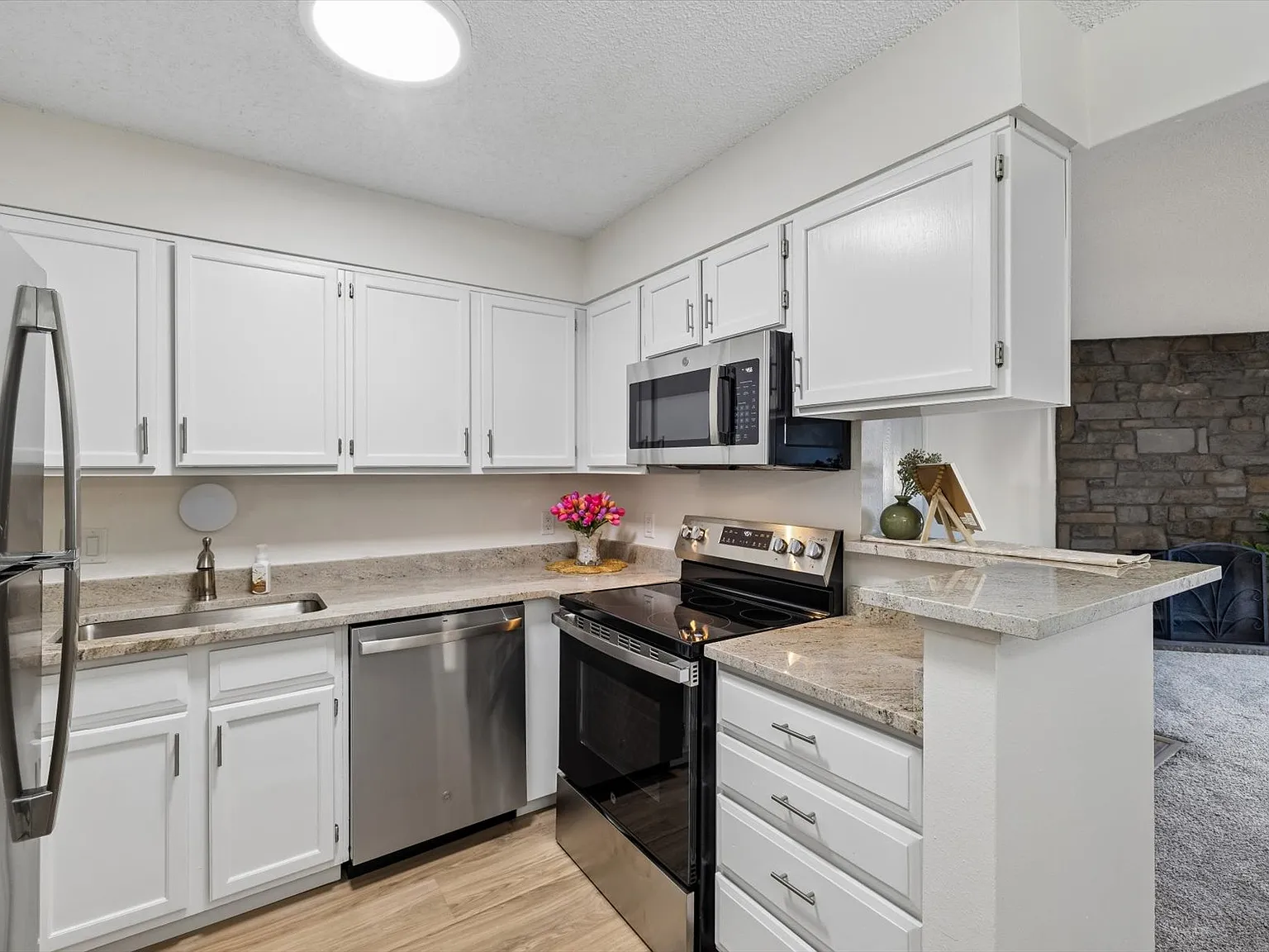 1 bed, 813 sqft, $1,500 — Photo 3