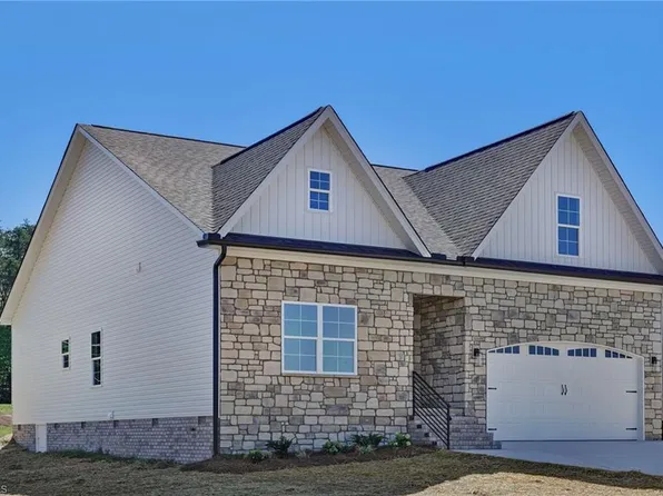 160 Mayo River Meadows Dr, Stoneville, NC 27048