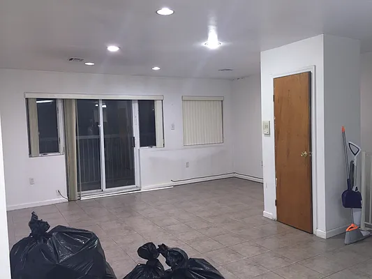 Rented by Zuz Realty | media 18