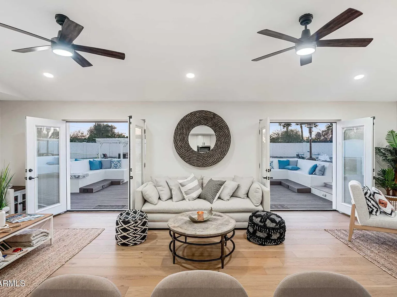 3 bed, 4.0 bath, 2200 sqft, $6,995 — Photo 4