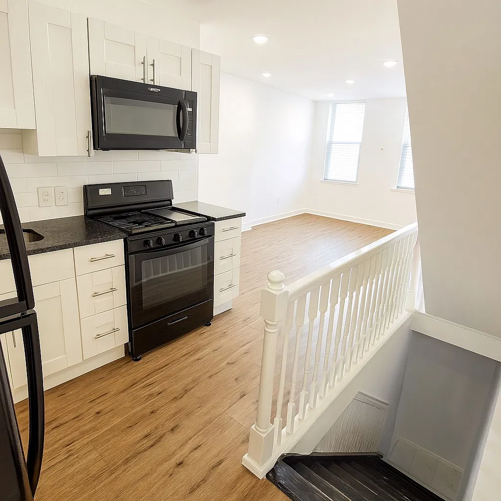 2232 Tasker St — Photo 2