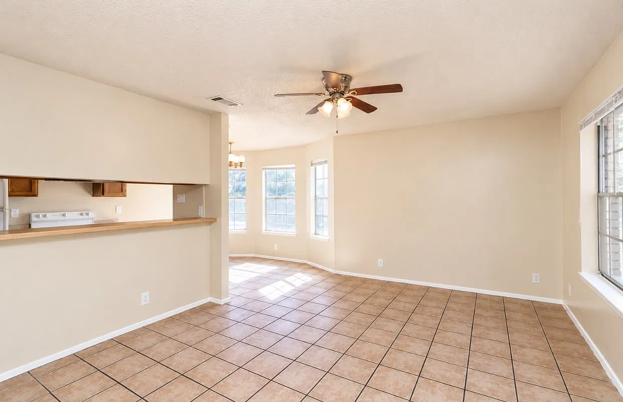 2 bed, 2.5 bath, 1023 sqft, $1,325 — Photo 3