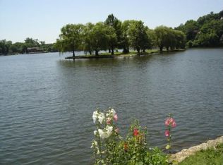 823 Lake Forest Dr, Bonner Springs, KS 66012