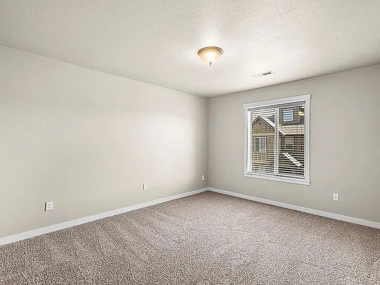 433 NW 25th St — Photo 11