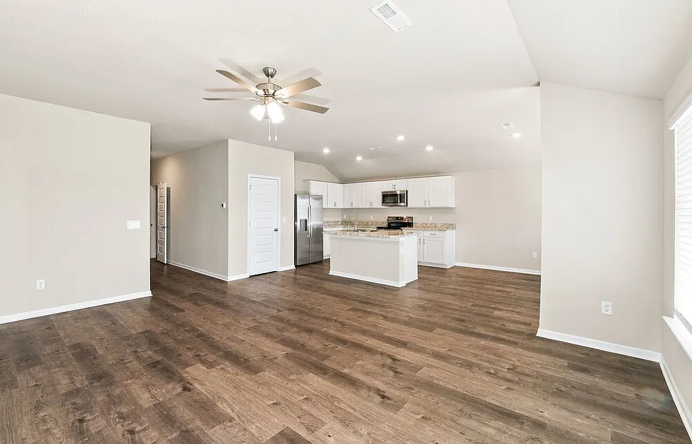 4 bed, 2.0 bath, 1840 sqft, $2,475 — Photo 4