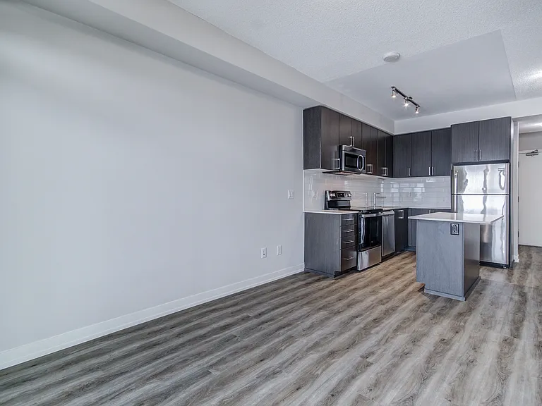 2550 Eglinton Ave W — Photo 31