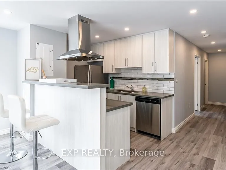 529 Elm St #16 — Photo 4