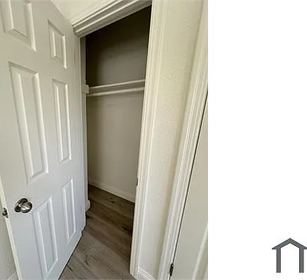 4506 S Hoover St — Photo 17