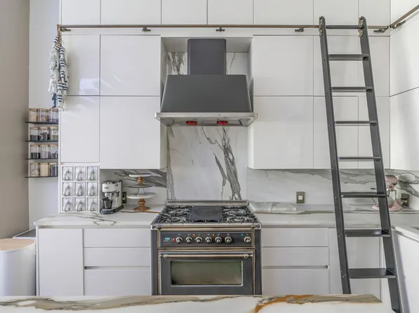 457 West 22nd Street image 7 of 45