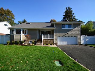 23 Irene Ln E, Plainview, NY 11803