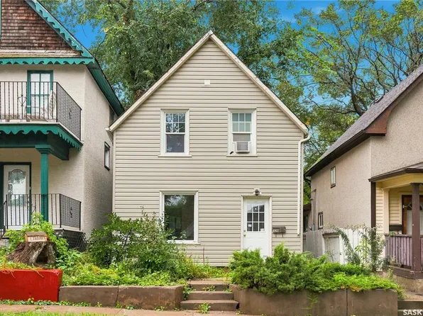 320 J AVENUE N, Saskatoon, SK S7L 2K2