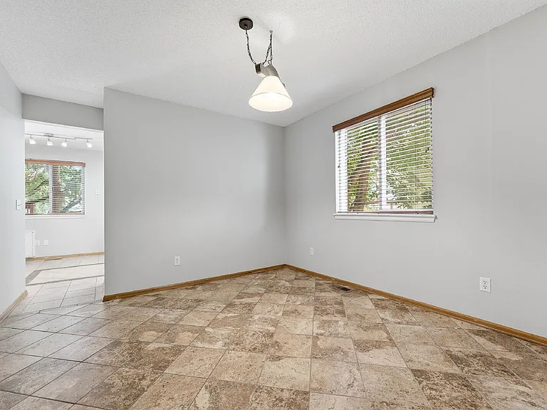 17624 Peyton Dr — Photo 15