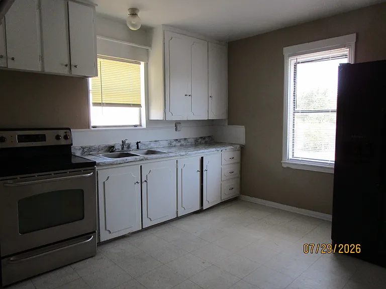 703 Stevenson St — Photo 3